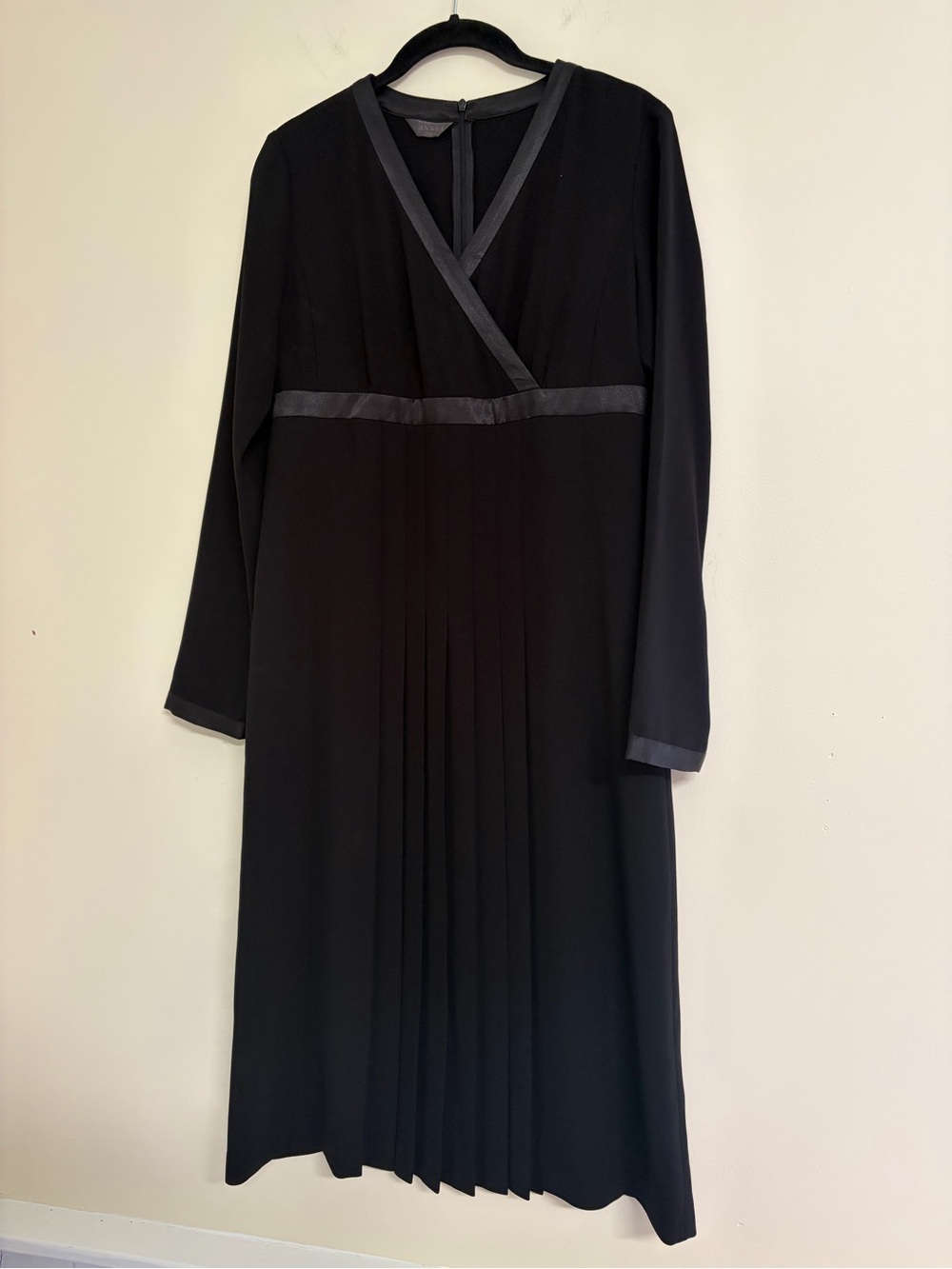 Elegant Black Pleated Dress with Trim